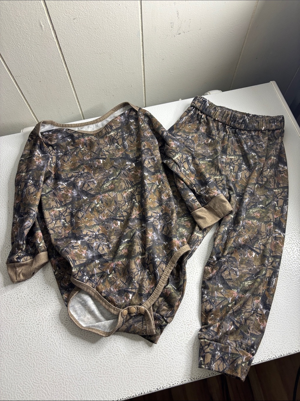 397 - Camo Baby Bodysuit & Pants Set - Brown/Green Print